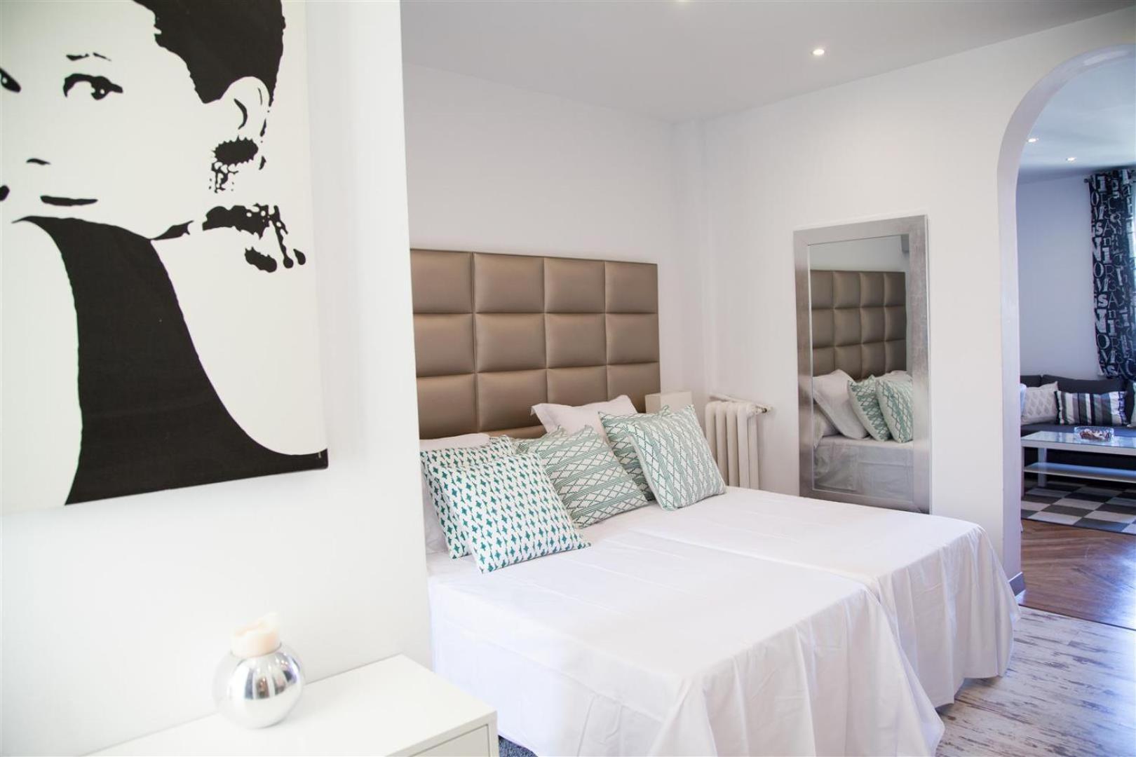 Apartamento City - Solo Adultos มาดริด ภายนอก รูปภาพ